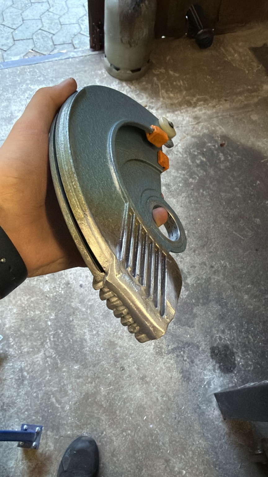 Repariertes Aluminiumgussteil einer Säge