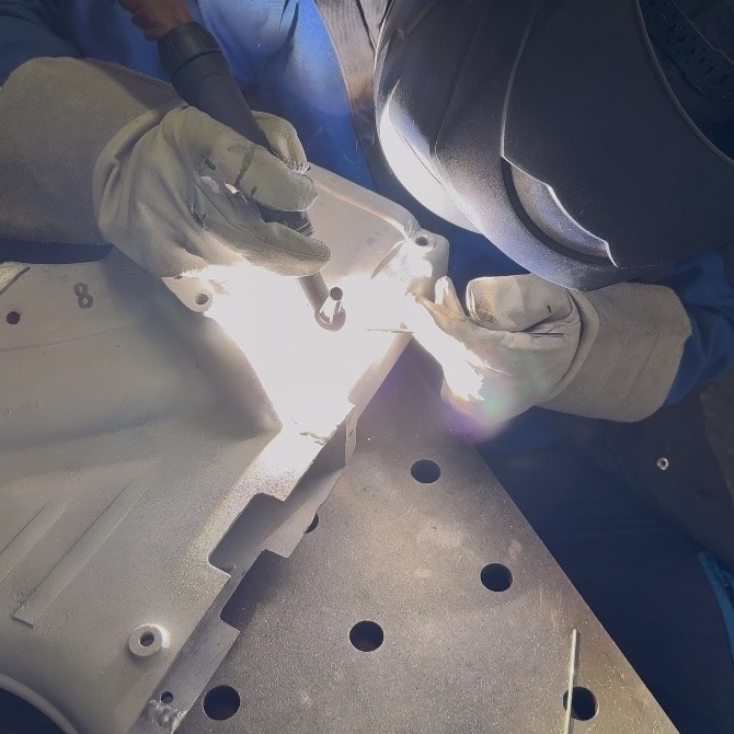 WIG-Schweißen an einem Aluminiumguss-Rahmen einer Zündapp